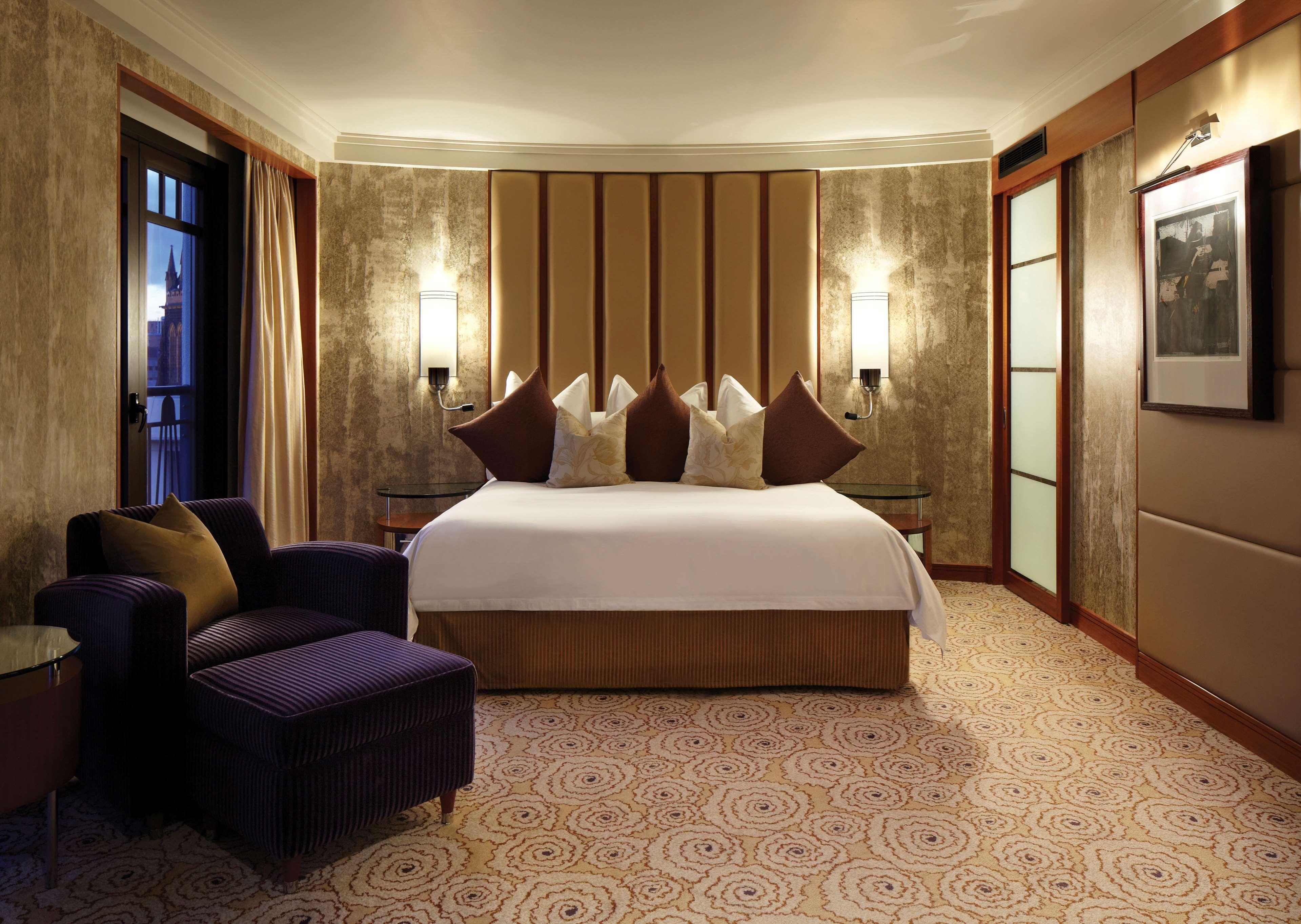 Hotel Park Hyatt Melbourne City Exterior foto A bedroom at the Mandarin Oriental, London