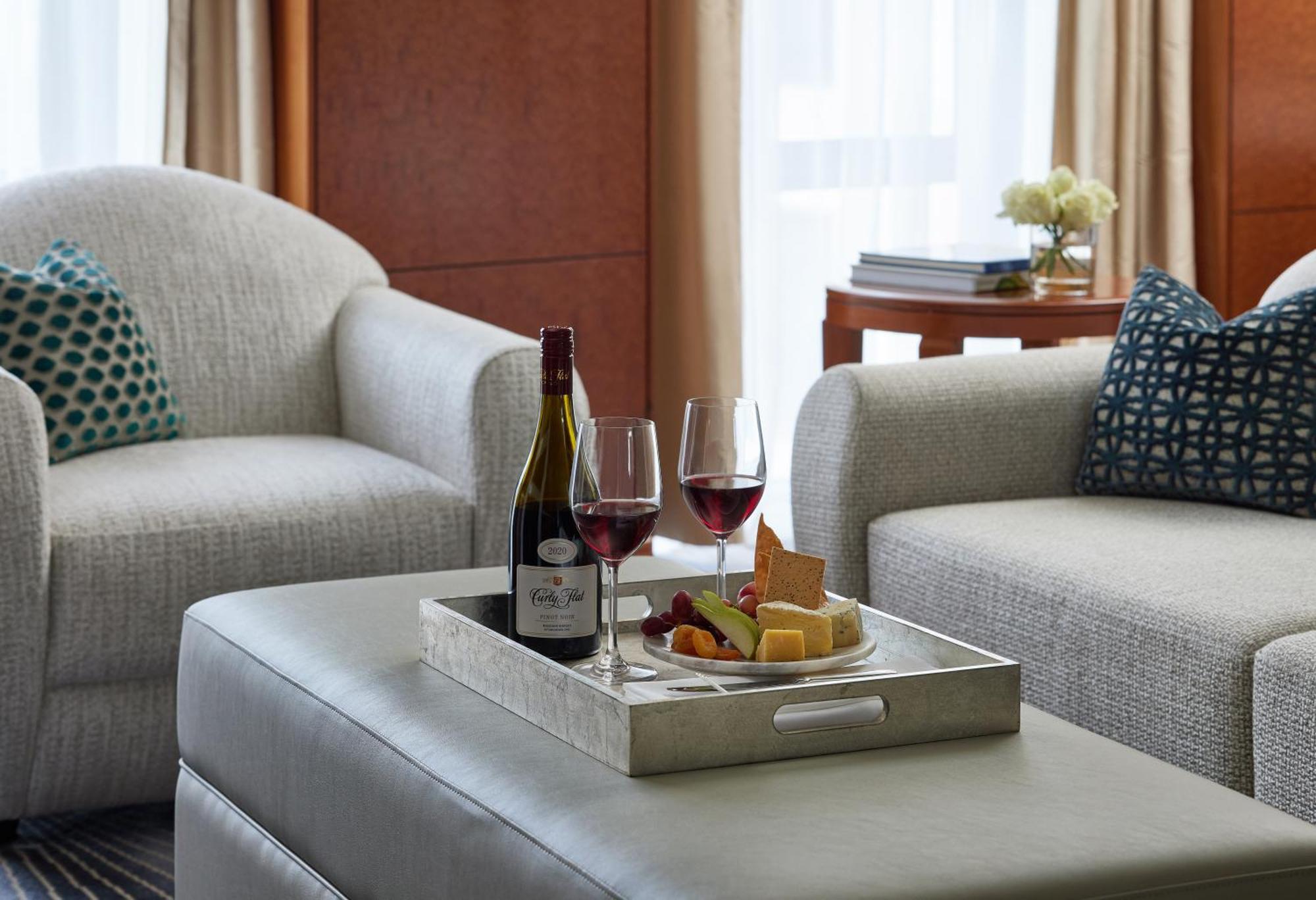 Hotel Park Hyatt Melbourne City Exterior foto A wine and cheese platter