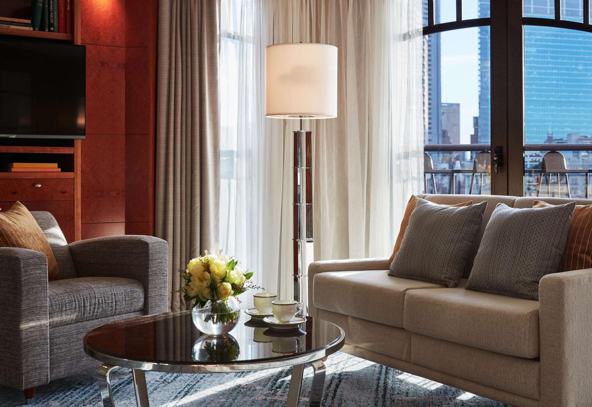 Hotel Park Hyatt Melbourne City Exterior foto A living room at the Mandarin Oriental, New York