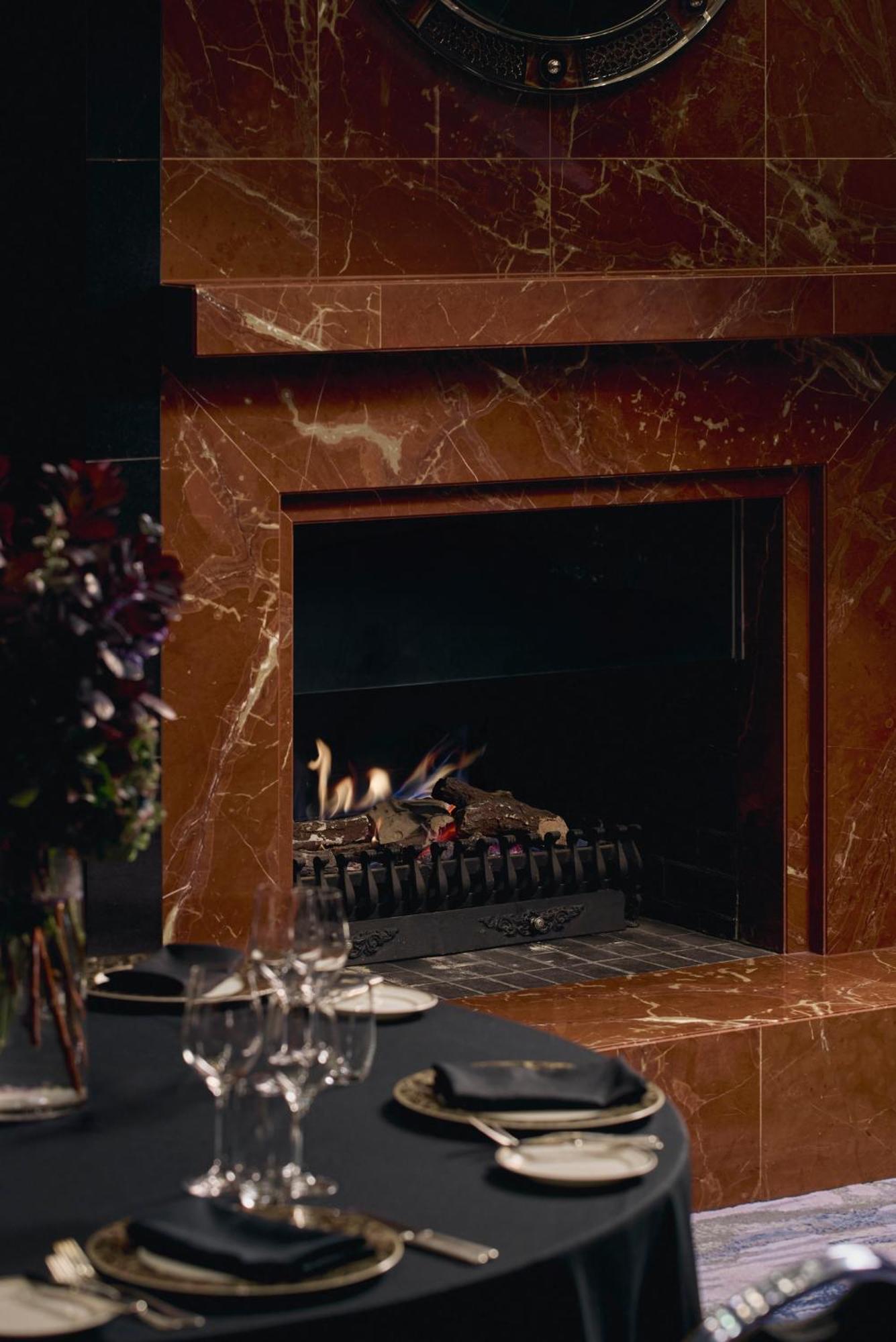 Hotel Park Hyatt Melbourne City Exterior foto A fireplace in the White House